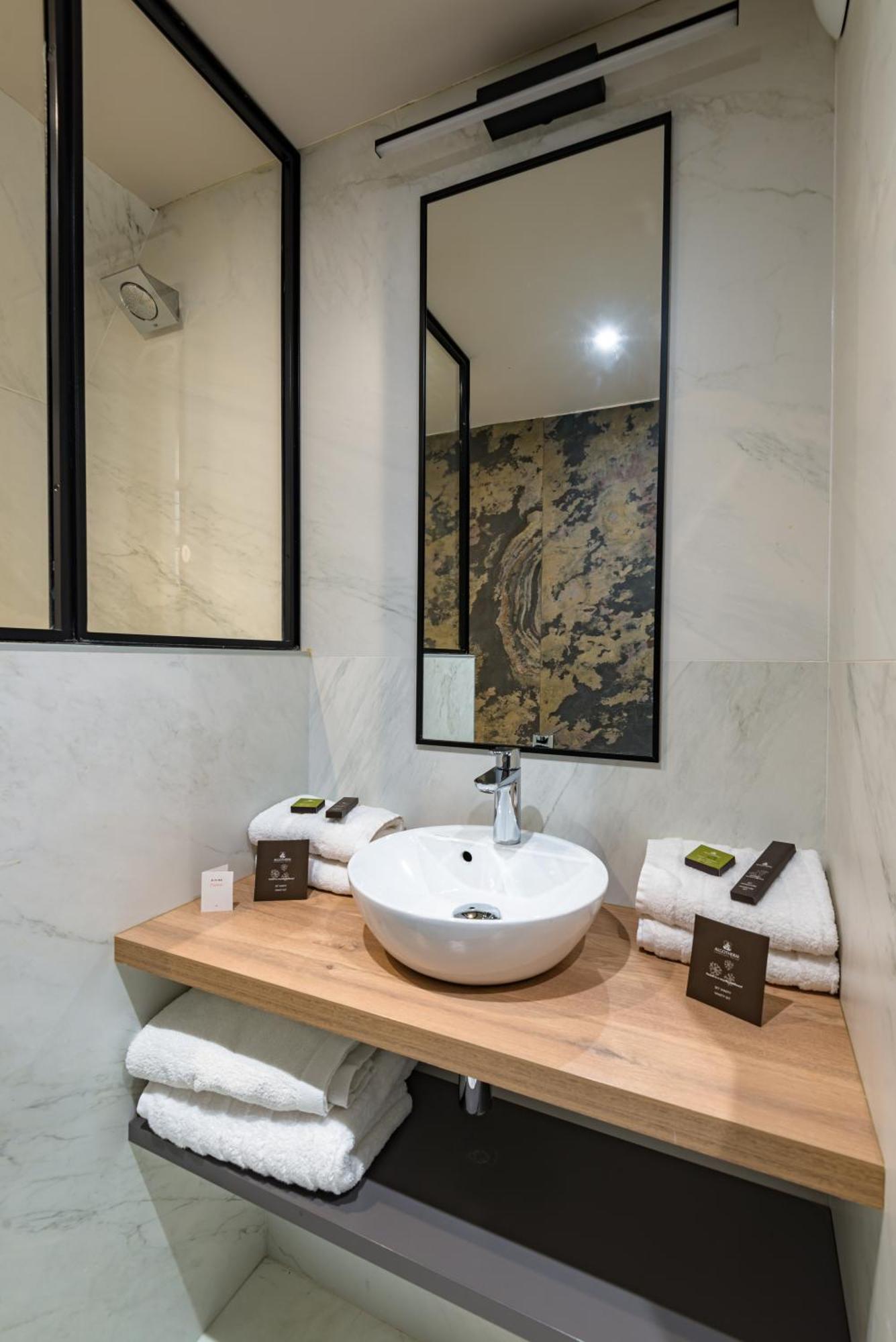 De La Cité 3*